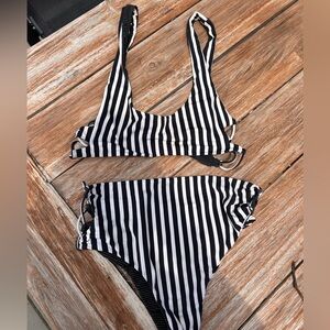 Cute striped cutout acacia set
